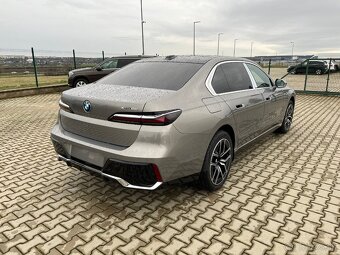 BMW i7 XDrive60 400 kW A/T - 6