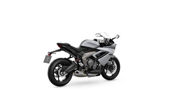 Predám Triumph Daytona 660 - 6