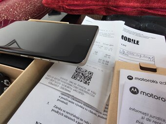 Motorola Edge 50 Pro 12/512 GB, biela perleť - 6