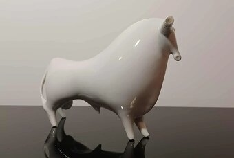 Porcelánový zberateľský býk Royal Dux Brusel - 6