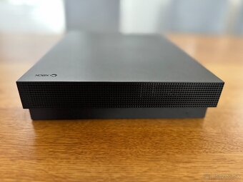 Xbox One X 1TB (4K) + 1 ovládač - 6