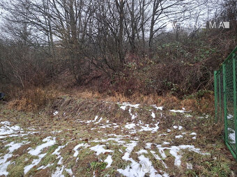 Pozemok na stavbu chatky obklopený horami nad obcou Haluzice - 6