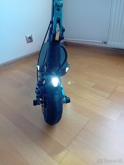 Predám elektrokolobežku VSETT 9+ - 6