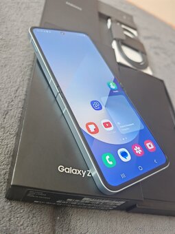 Samsung Galaxy Z flip 6 12/256 - 6