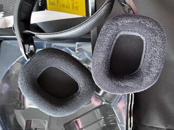 Corsair HS80 RGB Wireless - nepoužité - 6