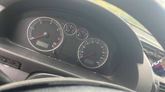 Volkswagen Sharan 1,9TDi 85kw kód motora: AUY - 6