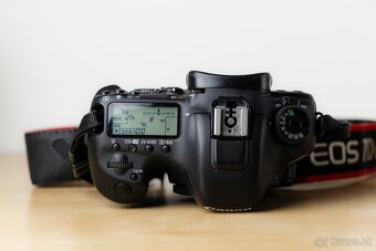 Canon EOS 7D Mark II + Grip - 6