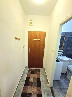 Prenájom garsonky v Bratislave, Rači. Cena 480€ vrátane E - 6