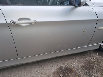 Rozpredam bmw e90 na diely - 6