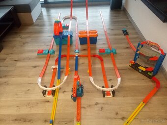HOT WHEELS - 6
