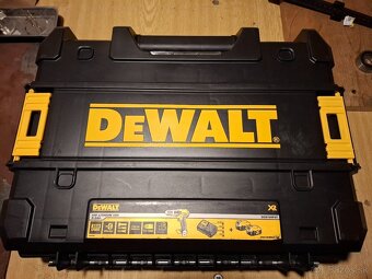 Aku priklepovy skrutkovač dewalt dcd785 18v - 6