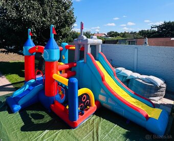 SKÁKACÍ NAFUKOVACÍ HRAD - 6