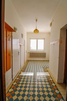 Rodinný dom s veľkým pozemkom v obci Vrakúň - 6