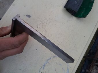 Predám kovový uholník - 6