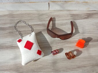 Módna hrzdavovlasá bábika s doplnkami - 6