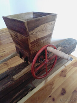 Starožitný mlyn na hrozno - 6