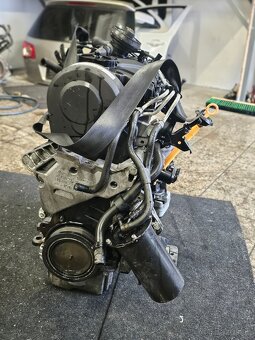 Holomotor 1.9 tdi 77kw Volkswagen koncern - 6