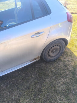Predám Fiat Bravo 1.9 JTD 110 kw r. v. 2007 - 6