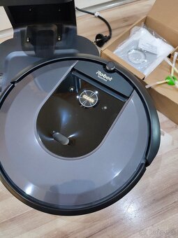 iRobot Roomba i7+ s dokovacou stanicou Clean Base - 6