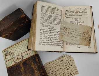 Predam velmi staru Bibliu v kozenom puzdre - 6