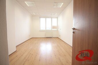 BEZ PROVÍZIE, KANCELÁRIE V RUŽINOVE, TRENČIANSKA UL - 6