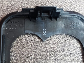 kryt zásuvky nabíjania na BMW - 6