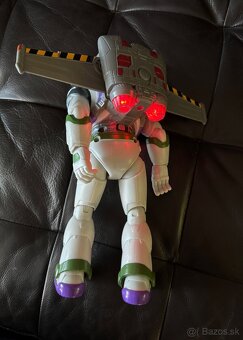BUZZ LIGHTYEAR - 6