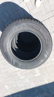 Zimné pneumatiky Kumho 215/70 R15C – 5-6 mm dezén – 15 €/ks - 6