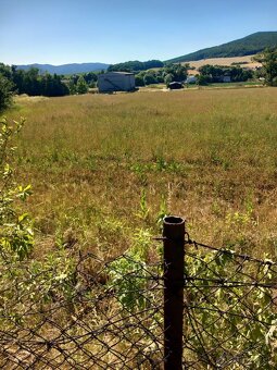 Slnečné pozemky s výhľadom na hrad - 6