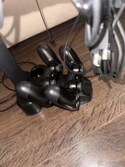 Playstation PS4 Pro 2x ovládač plus WR okuliare a hry - 6