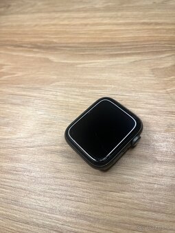 Apple watch SE (1. generácia) 44 mm - 6