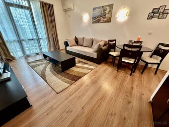 Štýlový dvojizbový apartmán v ideálnej dovolenkovej lokalite - 6