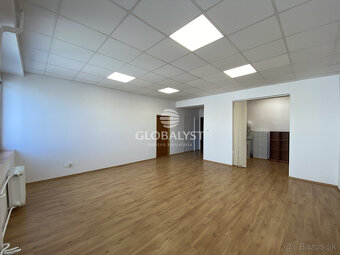 Priestranná kancelária : 42 m2 - v centre mesta - 6