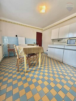 Predaj: priestranný, 3 izbový rodinný dom, s veľkým pozemkom - 6