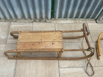 Predám drevené sánky pre deti s operadlom. - 6
