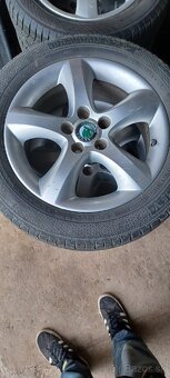 Predám letné pneu 195/55 r 15. Originál ALU disky škoda. - 6