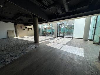 Prenájom prízemného obchodného priestoru 185 m² na prémiovej - 6