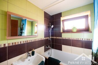 Predaj zariadeného rodinného domu s veľkým pozemkom v obci S - 6