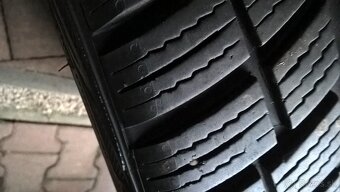2 ks ZIMNÉ PNEU 225/40 R18 92W XL M+S VREDESTEIN cca 7-8 mm - 6