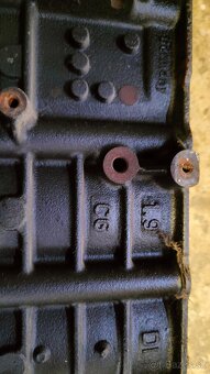Blok motora ,hlava motora - 6
