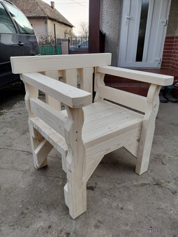 Masívna lavica starých mám - 6