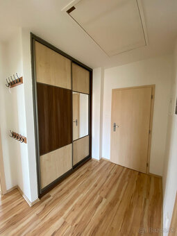 Na prenájom priestranný 2-izbový byt v PP, vhodný na podnik. - 6