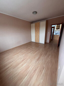 SENEC - NA PREDAJ 2 izbový byt s vlastným parkovaním, pri St - 6