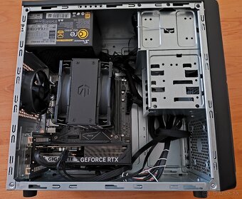 celý PC:Ryzen5600;RTX5060-8GB;32GB-DDR4;2TB-M.2;24"LCD - 6