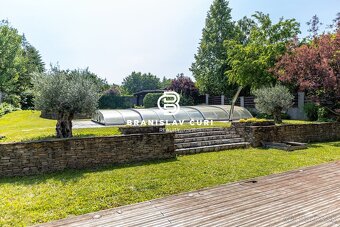 6 IZB. DOM NA PEREŠI S JAZIERKOM A NÁDHERNOU ZÁHRADOU - 6