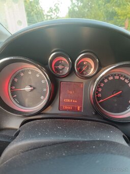 Predám Opel Astra J 1,4T Edícia šport - 6