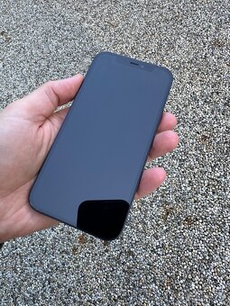 iPhone 12 - baterie 100% - 6