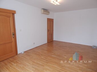 SPEKTRUM REALITY- Na Predaj 4-izbový veľkometrážny byt, 82 m - 6