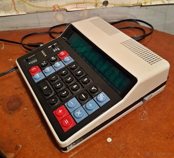 Funkční retro kalkulačka TESLA OKU107 z roku 1984 - 6