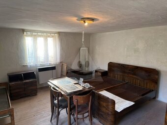 Pozemok s menším domom a prístavbami v obci Trávnik na preda - 6